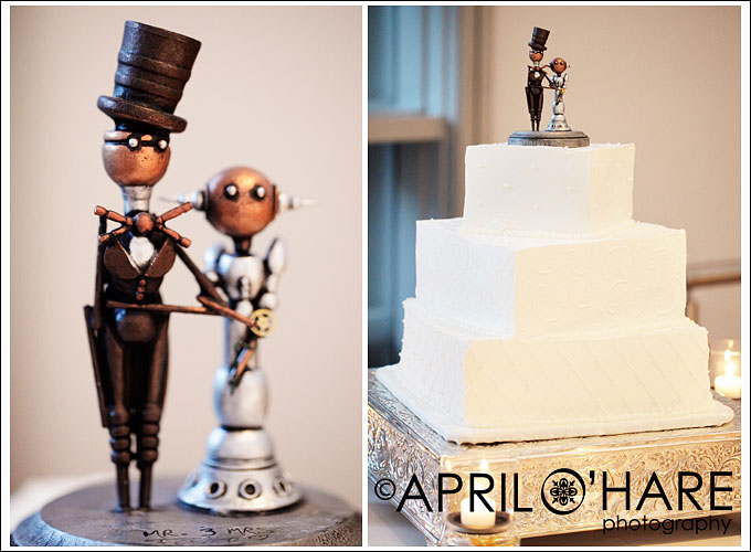 How adorable are their robot bride & groom cake toppers?
