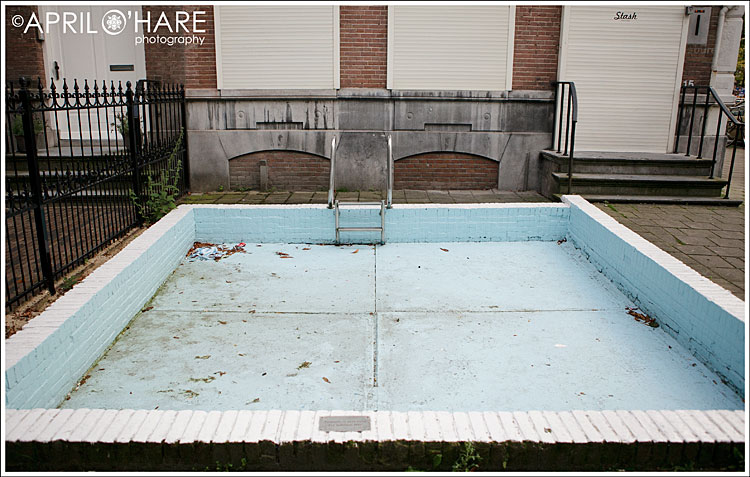 A 1 foot pool with a ladder on an Amsterdam sidewalk