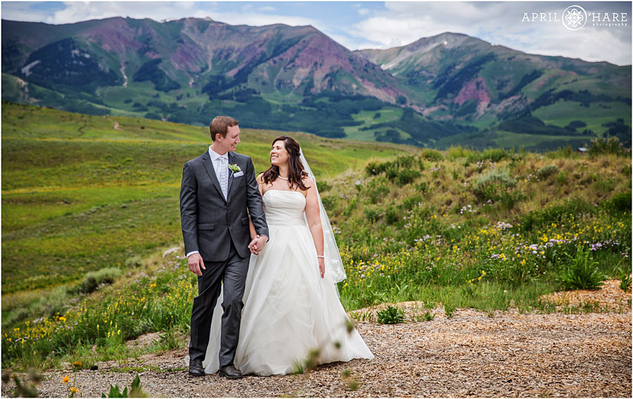 Beautiful Outdoor wedding photographed by Crested Butte wedding photographer