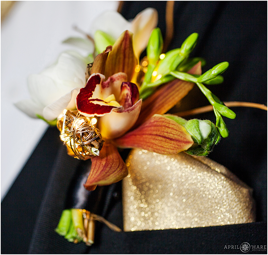 Gold Wedding Inspiration from a styled session featuring gold glitter and sparkle