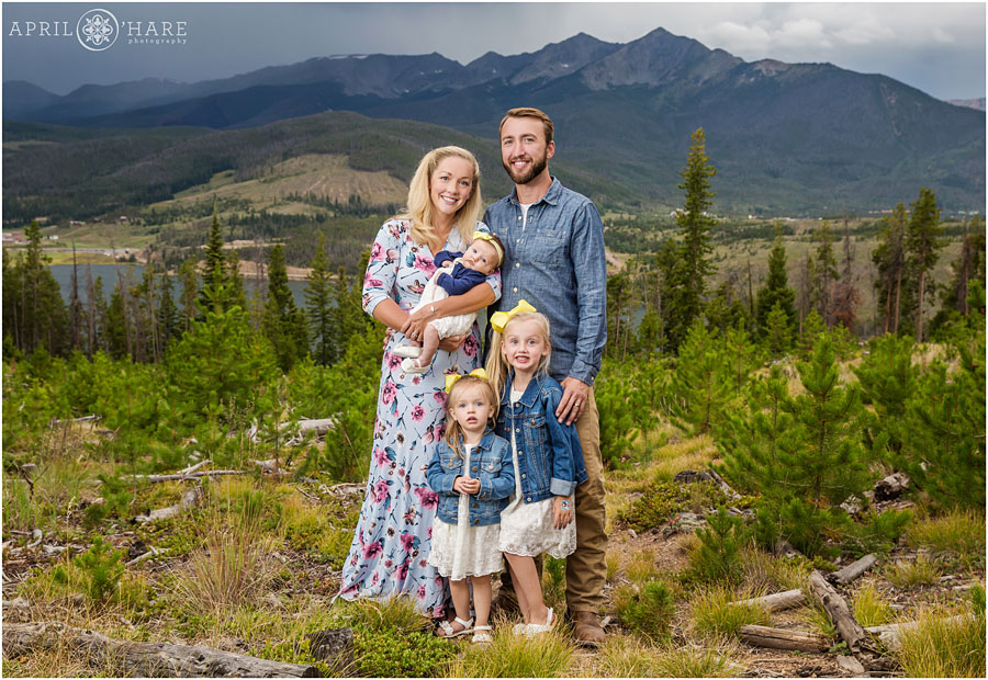Blue and Yellow Outfits for family pictures in Summit County Colorado