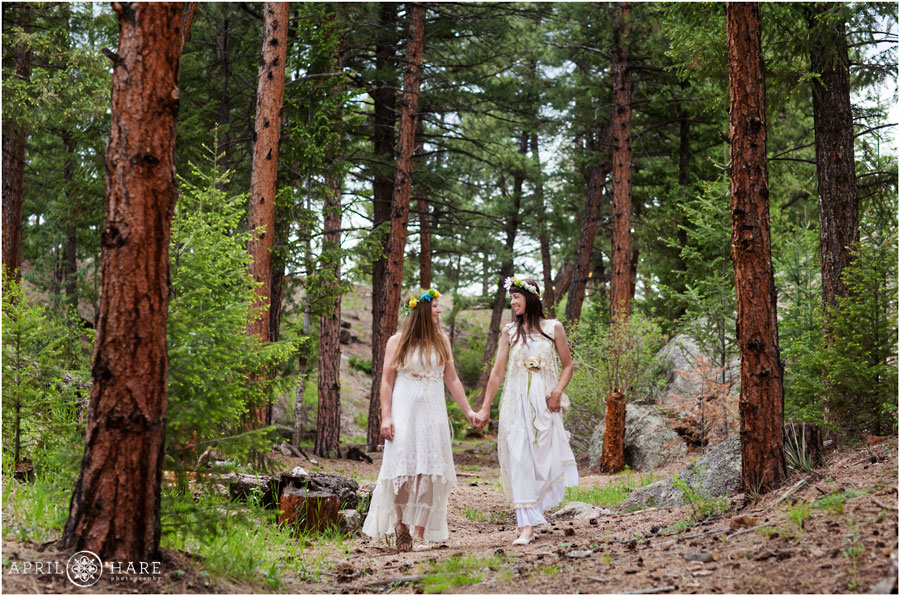 Gorgeous Colorado Lesbian Elopement Photos in the woods at Bucksnort Disc Golf in Pine 