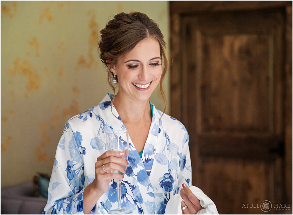 Bridesmaid in a blue and white floral robe in the bridal suite at Blackstone Rivers Ranch