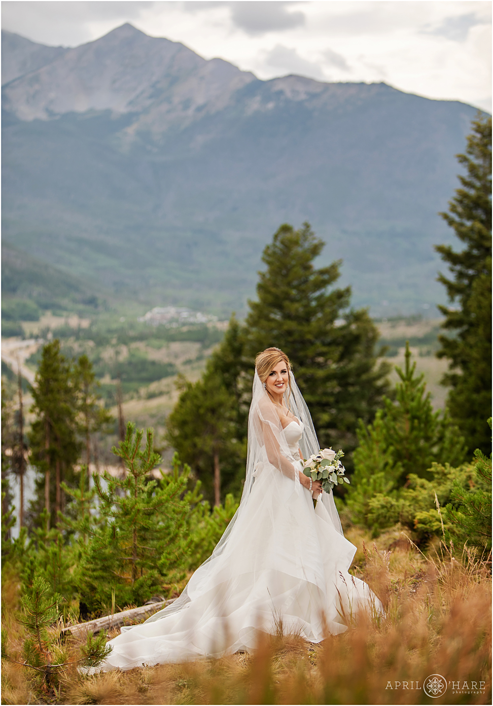 Pretty bridal portrait at Sapphire Point on a rainy day in Colorado