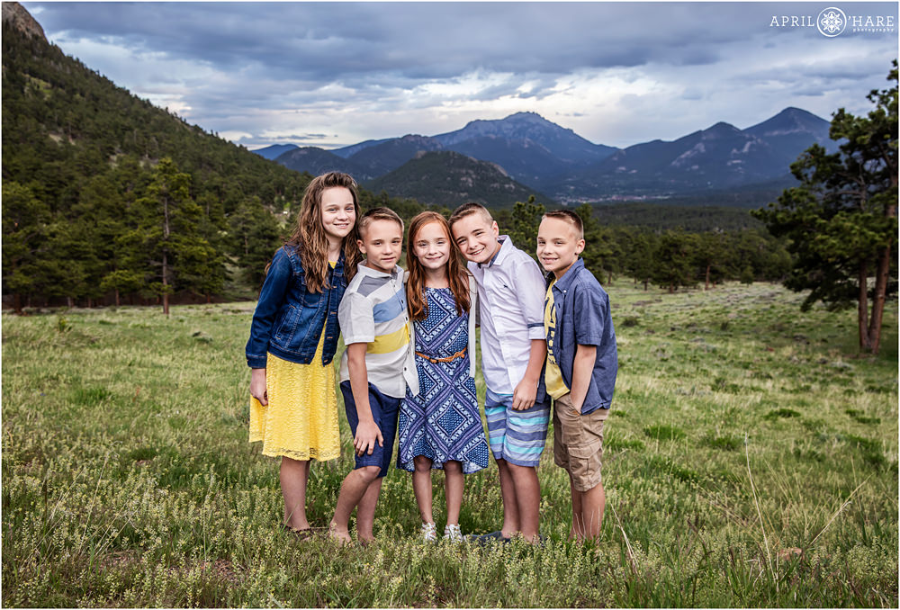 Sweet Sibling Family Photo with Quintuplets at Rocky Mountain National Park in Colorado