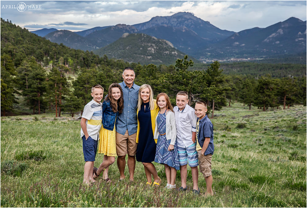Beautiful Colorado Family Photo with Quintuplets at Rocky Mountain National Park