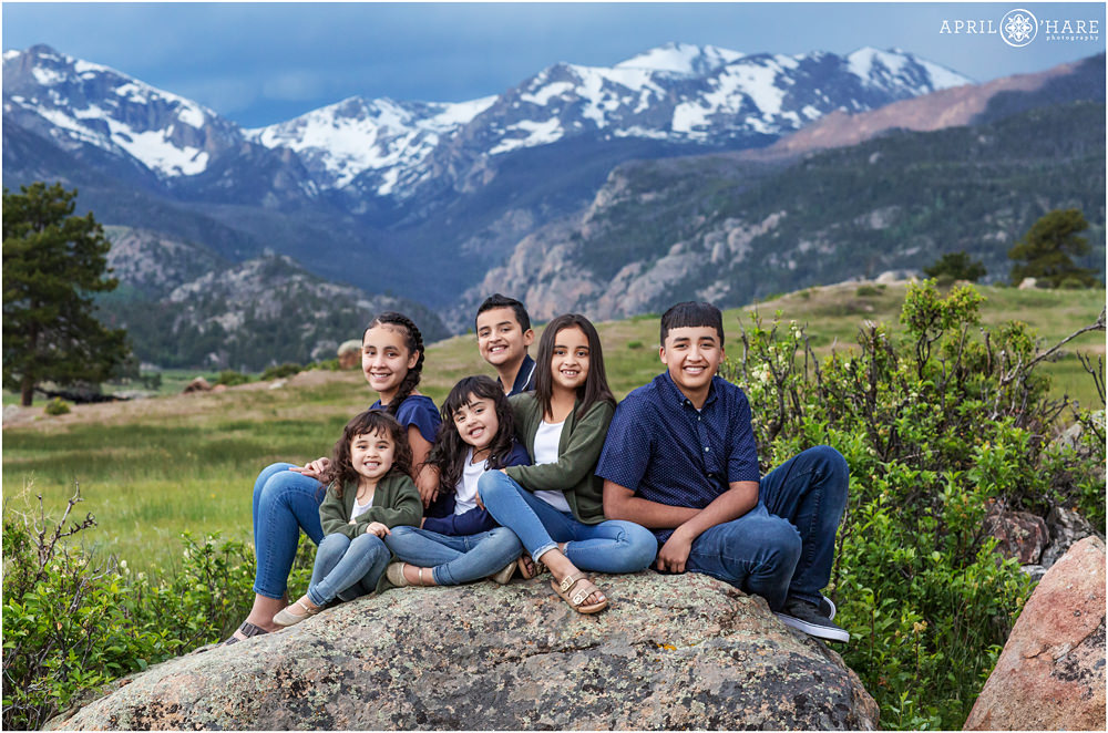 Estes Park Family Photographer poses 6 siblings on a huge rock in Moraine Park at Rocky Mountain National Park in Colorado