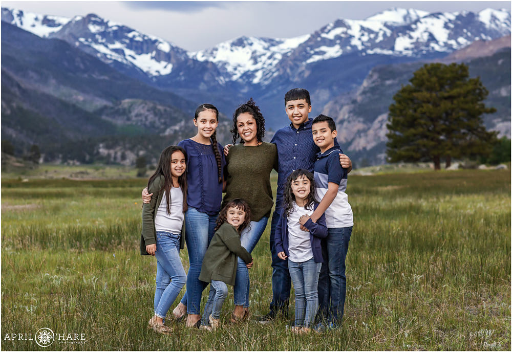 Beautiful Mountain Backdrop Portraits from an Estes Park Family Photographer at RMNP in Colorado