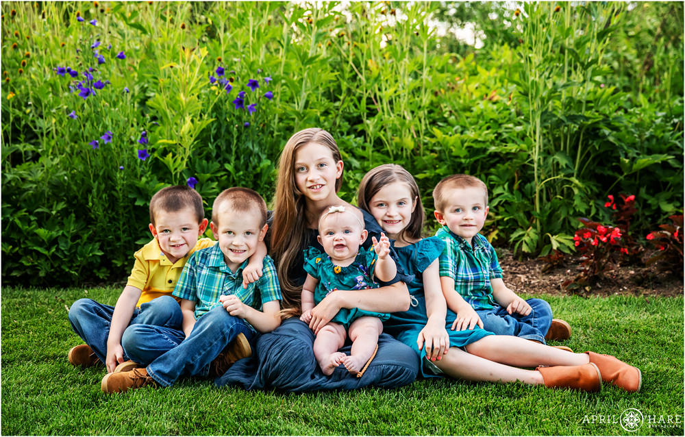 6 siblings pose for a portrait at their Littleton Extended Family Photos at Hudson Gardens