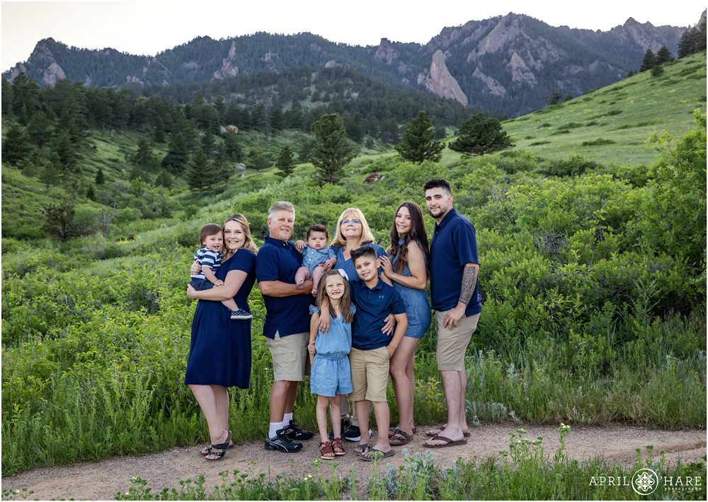 Super cute photo of Grandma and Grandpa with their grandkids in front of a nice mountain backdrop in Boulder Colorado
