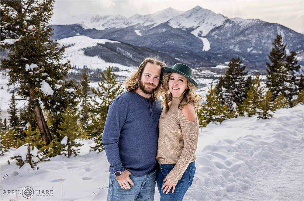 Stunning couples portrait in the snow with a beautiful mountain backdrop in Colorado