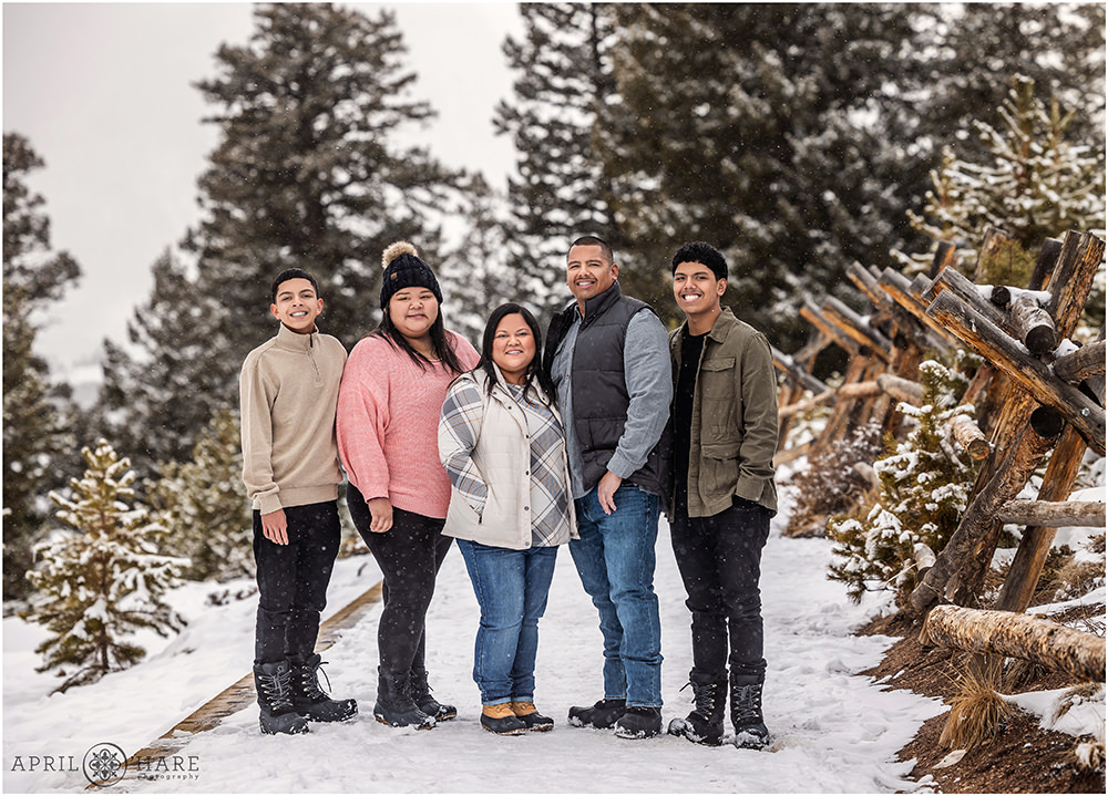Extended family portraits on a pretty snow covered trail at Sapphire Point in Colorado