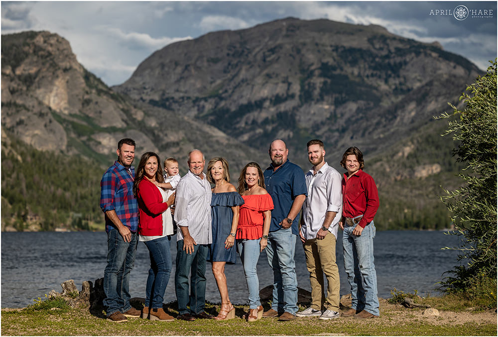 Extended family pose in front of a pretty mountain view at Grand Lake in Colorado