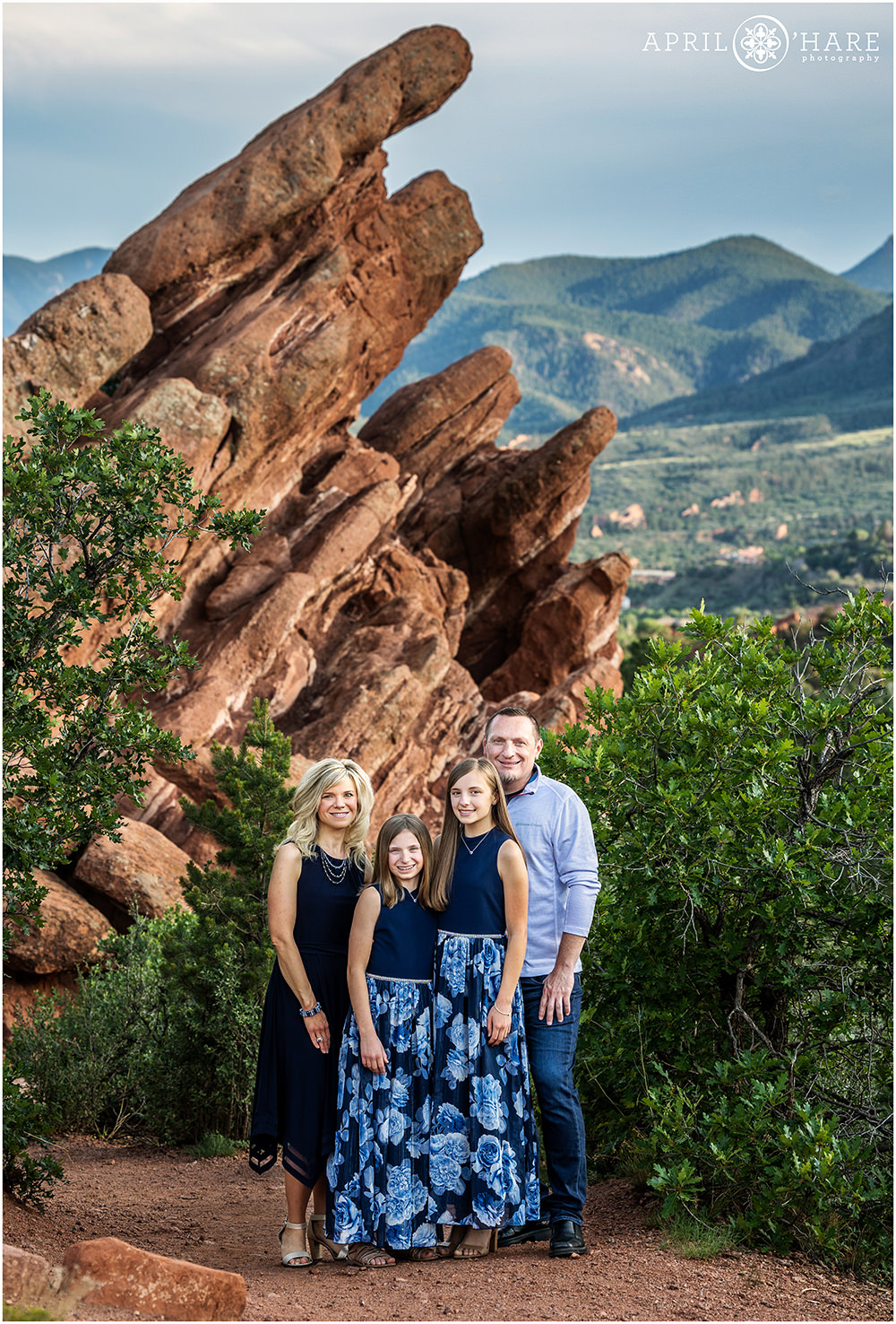 Colorado Springs family photos with dramatic red rock backdrop in Colorado