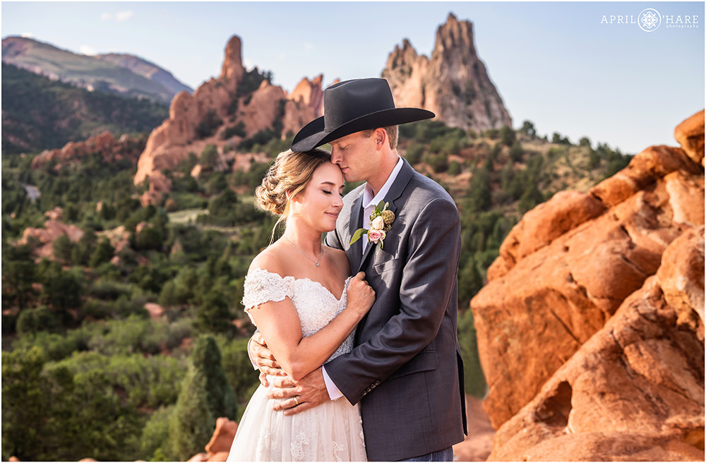 Beautiful wedding scenery at Garden of the Gods at High Point