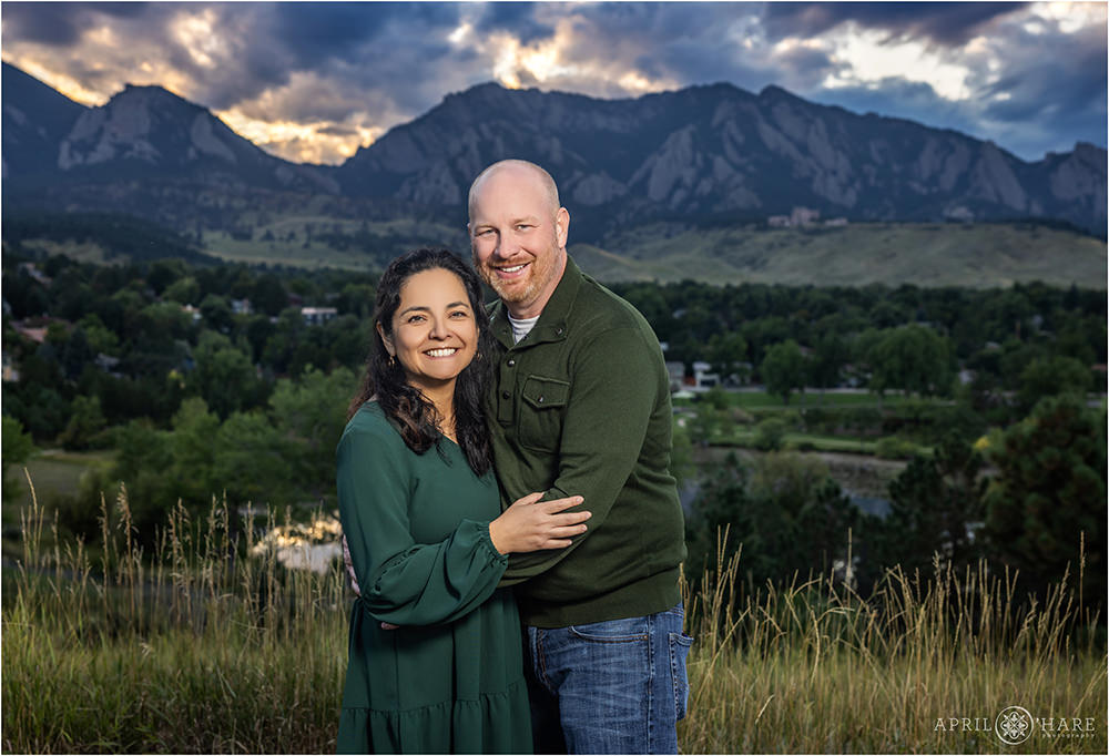 Beautiful mountain backdrop Couples photos at Viele Lake in Boulder Colorado