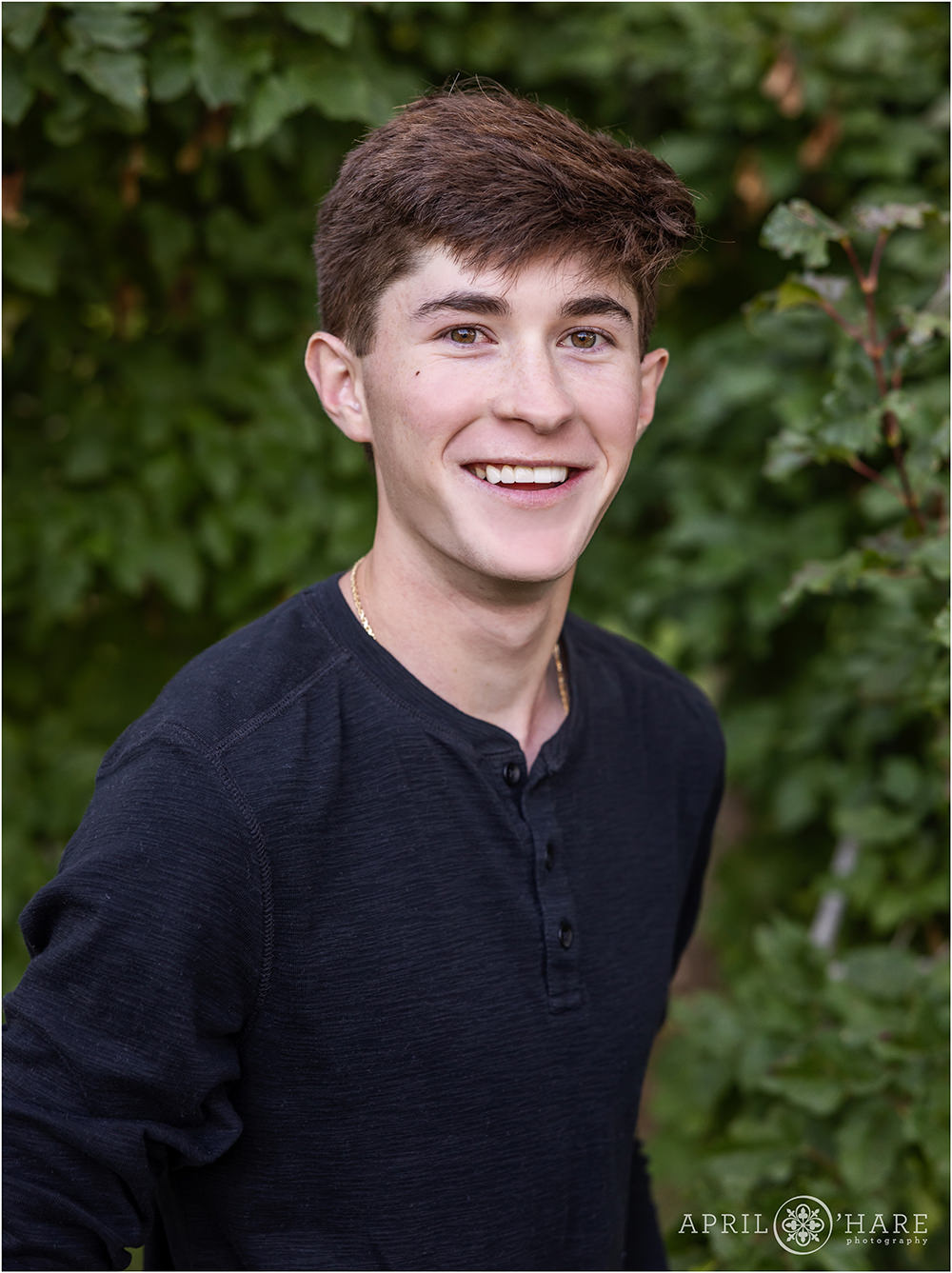 Simple greenery backdrop for Senior Portraits at Tommy Davis Park in Colorado